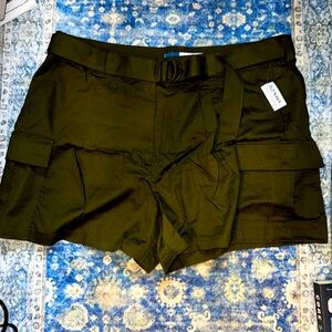 Old navy extra high rise shorts size 20 short NWT